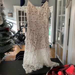 Lulu’s white lace dress